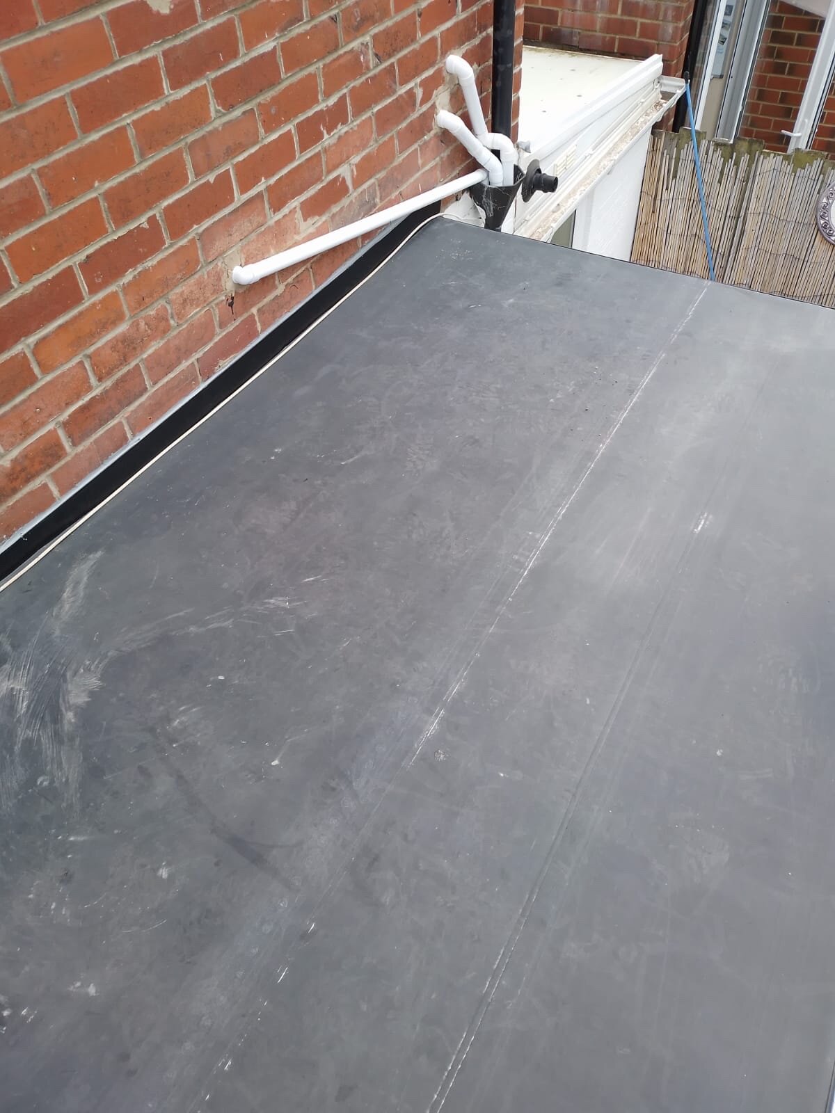 Flat rubber roof finish on brick extension